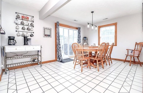 Lincoln Casa | NEW* Close to Downtown | Big Backyard | 4bd 2 b