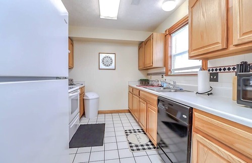 Lincoln Casa | NEW* Close to Downtown | Big Backyard | 4bd 2 b