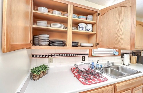 Lincoln Casa | NEW* Close to Downtown | Big Backyard | 4bd 2 b