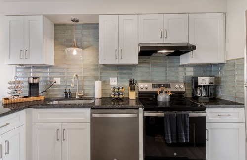 Mount Clemens Apartamento | NEW! Comfy 1 Bedroom Flat | Hollywood Suites