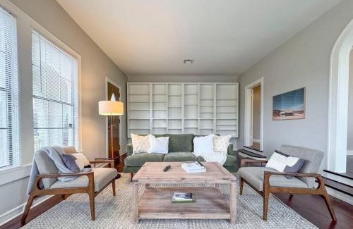 Austin Ave. Casa | New Comfy Bungalow on Washington-Dedicated Office