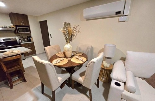 Desamparados Condominio | Condo nuevo, a 2.8 km del aeropuerto SJO, piscina, A/C, WiFi, parqueo