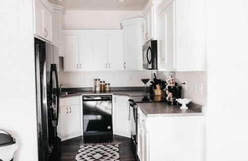 Logan Casa | NEW CONDO Cache Valley 3BR 2BA - Sleeps 7
