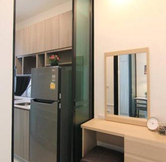 Ramkhamhaeng Apartamento | New Condo, Hi-Speed Wi-Fi, Gym Pool, near Lam Sali MRT