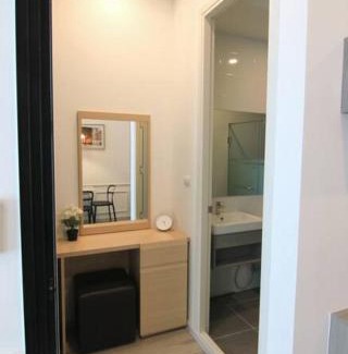 Ramkhamhaeng Apartamento | New Condo, Hi-Speed Wi-Fi, Gym Pool, near Lam Sali MRT