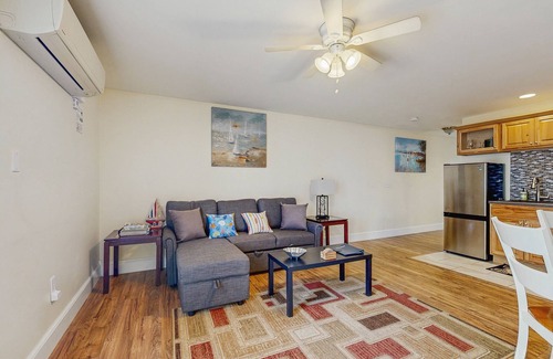 Edgecomb Condominio | New Condo w/Water-View Deck in Edgecomb's Sheepscot Harbour Resort