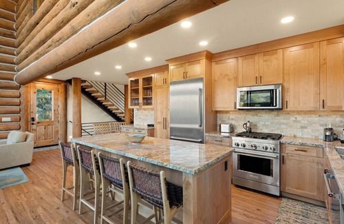 Mountain Village Casa | New Construction Mountain views 4 Bedroom Hot Tub!