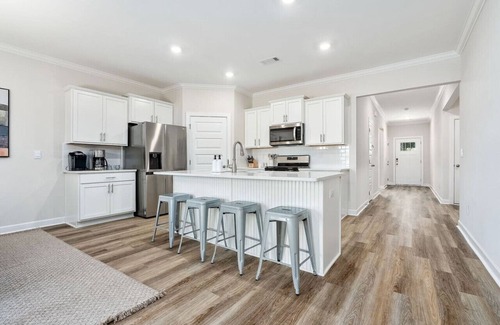 Auburn - Opelika Casa | New Construction 4 bedroom Home on Lake/Pool in AU
