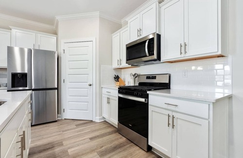 Auburn - Opelika Casa | New Construction 4 bedroom Home on Lake/Pool in AU