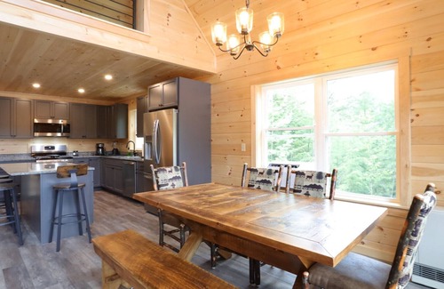 Thornton Casa | New Construction! Beautiful Pet Friendly Home to spend your vacation in the White Mountains (HH11T)