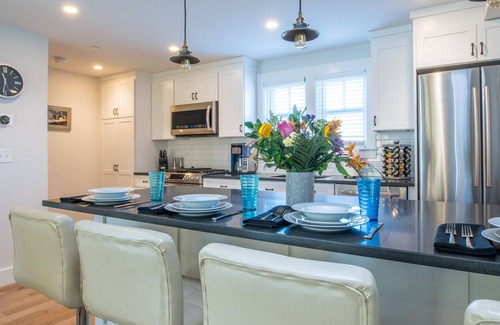 Provincetown Condominio | Nueva construcción: magnífico condominio de 3 niveles 3BR / 3BA