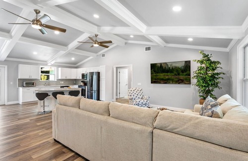 Hobe Sound Casa | New Construction- Hot Tub - 1.3m to Beach, 2 KING Beds.