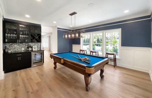 North Sea Casa | New Construction Modern Luxury Retreat w 6 Beds