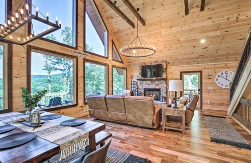 Foxfire Estates Casa | New Construction Multi-Level Cabin with Hot Tub