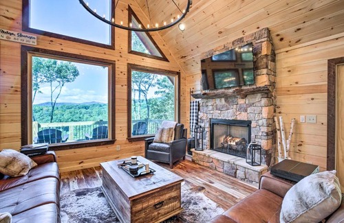 Foxfire Estates Casa | New Construction Multi-Level Cabin with Hot Tub