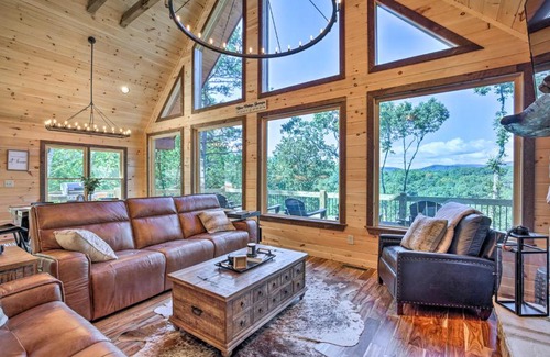 Foxfire Estates Casa | New Construction Multi-Level Cabin with Hot Tub