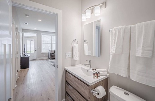 Evansville Condominio | New Construction | New Furnishings | Luxury Unit