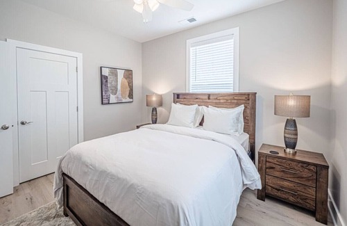 Evansville Condominio | New Construction | New Furnishings | Luxury Unit