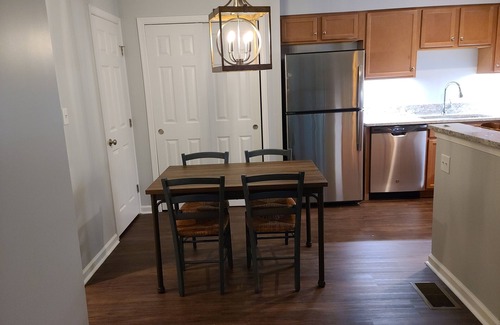 Nellysford Condominio | Pet-Friendly Wintergreen Piso / 1BD / 2BA - Reserva ahora para la temporada de esquí!