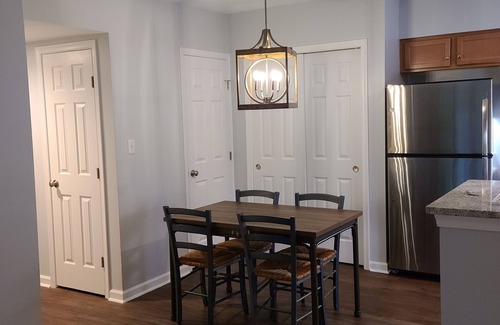 Nellysford Condominio | Pet-Friendly Wintergreen Piso / 1BD / 2BA - Reserva ahora para la temporada de esquí!