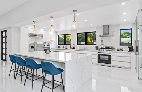 Golden Glades Casa | New Construction Villa/Top Location/Jacuzzi/Bkb CT