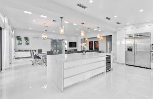 Golden Glades Casa | New Construction Villa/Top Location/Jacuzzi/Bkb CT