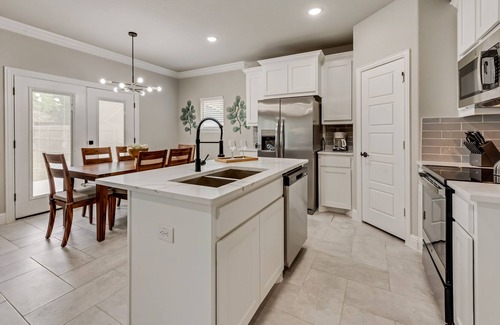 Haltom City Casa | New Contemporary Home - Bright & Spacious!