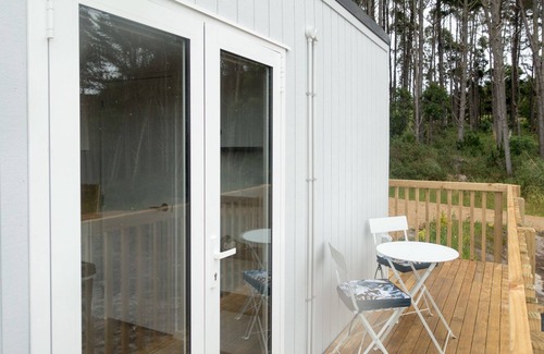 Coopers Beach Cabina | New, contemporary cabin with wide views