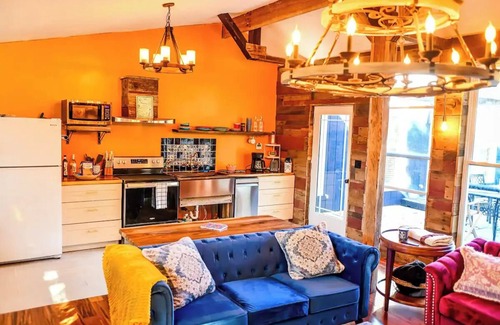 Triadelphia Casa | New Converted 3BR, 2BA barn, in wild, wonderful West Virginia with AC, WiFi