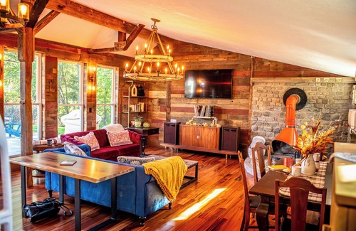 Triadelphia Casa | New Converted 3BR, 2BA barn, in wild, wonderful West Virginia with AC, WiFi