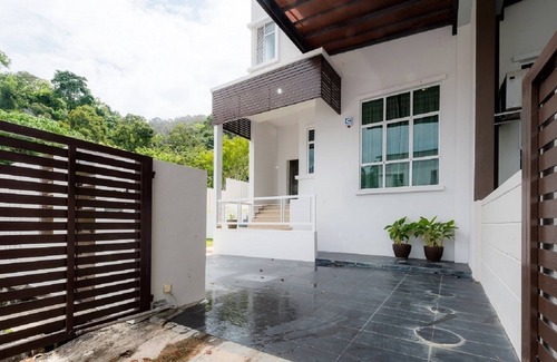 Tanjung Bungah Casa | New Corner Shamrock Beach Villas Seaview