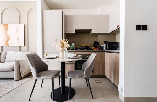 Nad Al Sheba Apartamento | New Cosy 1BR with Pool & Gym in City Centre