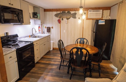 Benton Apartamento | New Cottage 5 at the King Creek Lodge and Marina