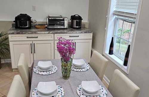 Lawrenceville Apartamento | New Cottage style basement home in Lawrenceville