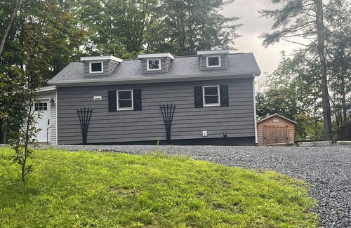 Arlington Casa | New, cottage with Mountain views 1-bedroom with WiFi and AC in Sunderland