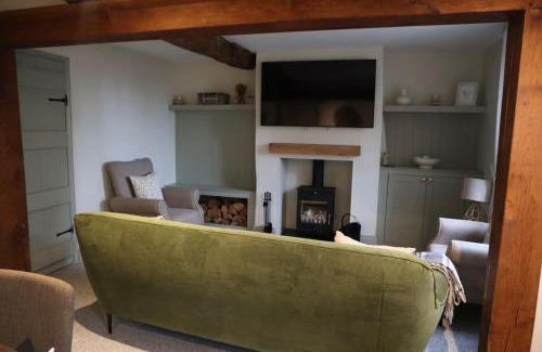 Northampton Casa | NEW Country Cottage with log fire & parking