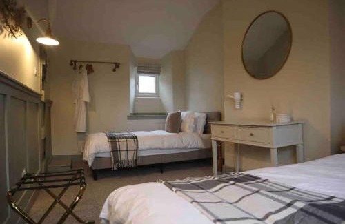 Northampton Casa | NEW Country Cottage with log fire & parking