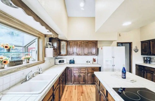 Larkspur Casa | *NEW!!* Country setting near AFA, Venues, & Lake
