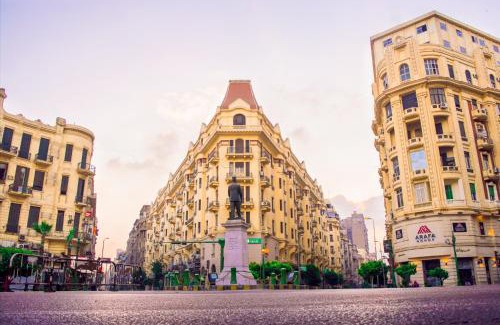 Qasr an-Nil Hotel | New court