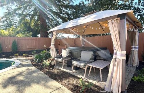 Citrus Heights Casa | NEW cozy beautiful house with pool and hot tub
