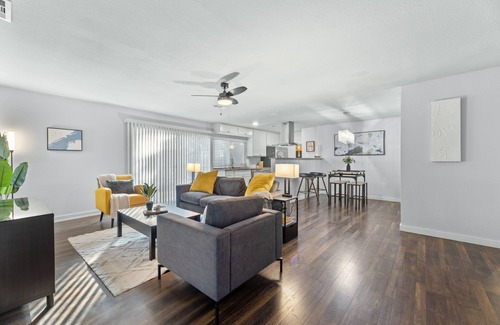 The Colony Casa | NEW - Cozy Bungalow Prime Location near Grandscape, Golf and Lake Lewisville