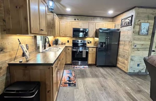 State Road Cabina | New Cozy Cabin in the Blue Ridge Mountains, Wineries, Private & Secluded
