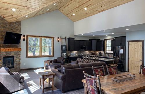 St Germain Cabina | New & Cozy Cabin on Lake Content w/ 170' of Sand/Swimming Frontage!
