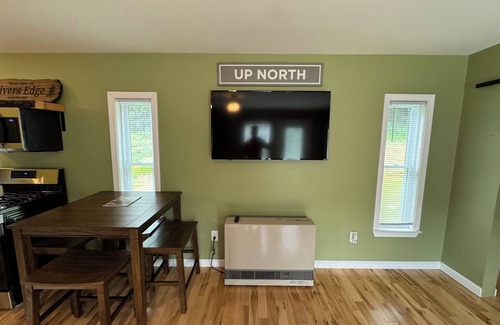 West Stewartstown Cabina | New Cozy Cabin w/ Direct ATV & Snowmobile access