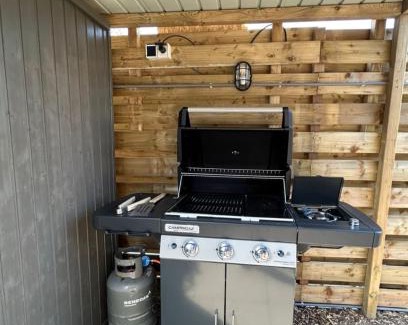 Vijfhuizen Chalet De Esquí | New cozy chalet and private garden with sauna and outdoor bath near Amsterdam