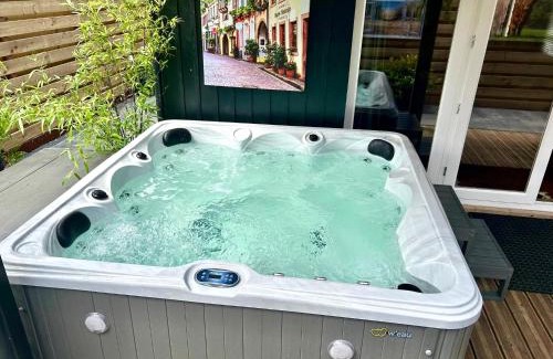 Vijfhuizen Casa | New cozy chalet with jacuzzi and home cinema near Amsterdam