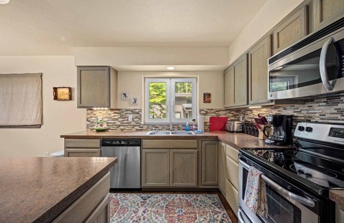 Carey Bay Casa | New Cozy Conkling Home with Hot Tub