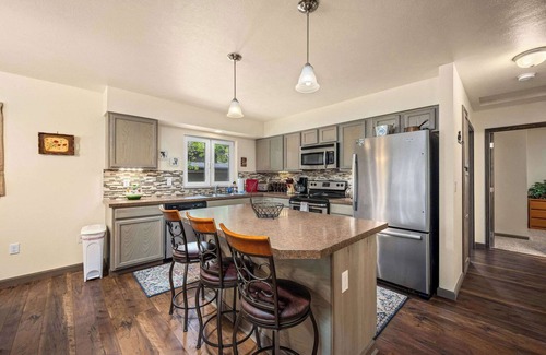 Carey Bay Casa | New Cozy Conkling Home with Hot Tub