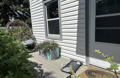 Livingston Cabaña | NEW! Cozy Cottage 2 Blocks from Yellowstone River