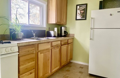 Livingston Cabaña | NEW! Cozy Cottage 2 Blocks from Yellowstone River